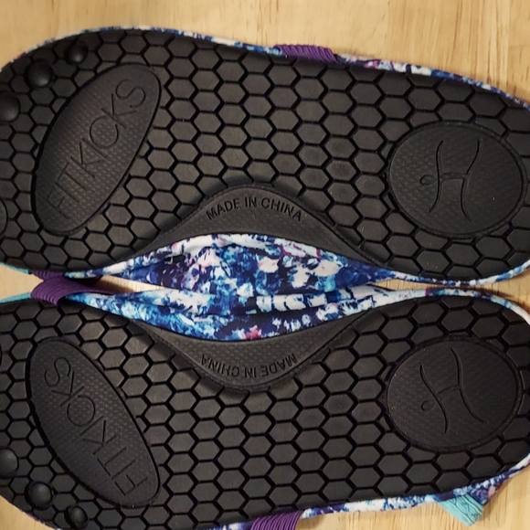 FitKicks Active Lifestyle Footwear Blue Cloud Burst Pattern Size Large - Picture 3 of 4